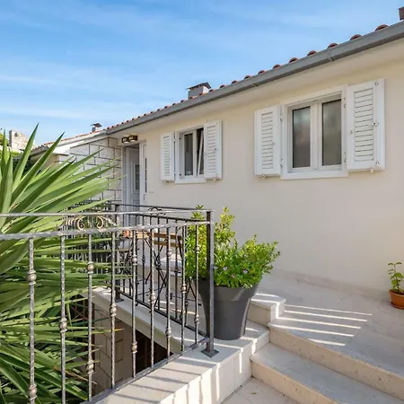 Konukevi Ivkolina 3*