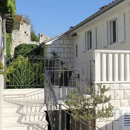 Ivkolina 3* חוואר