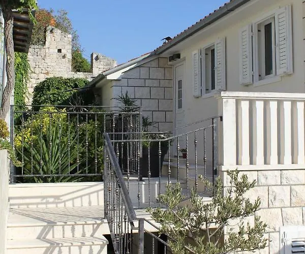 Ivkolina 3* חוואר